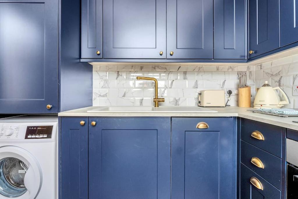אדינבורו Boutique Modern Royal Mile Apartment Sleeps 4 מראה חיצוני תמונה