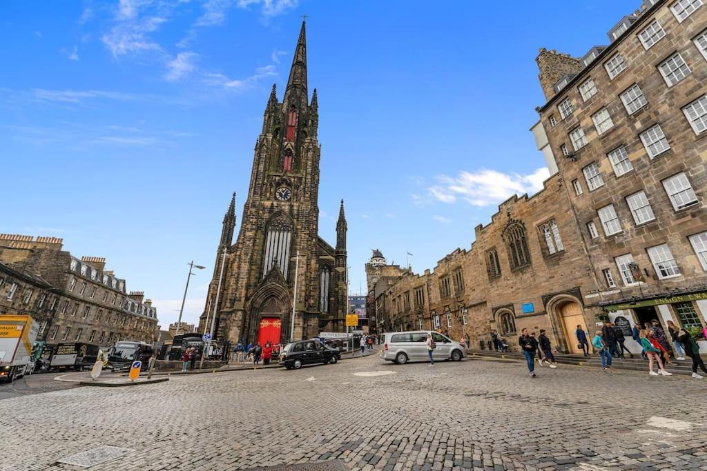 אדינבורו Boutique Modern Royal Mile Apartment Sleeps 4 מראה חיצוני תמונה