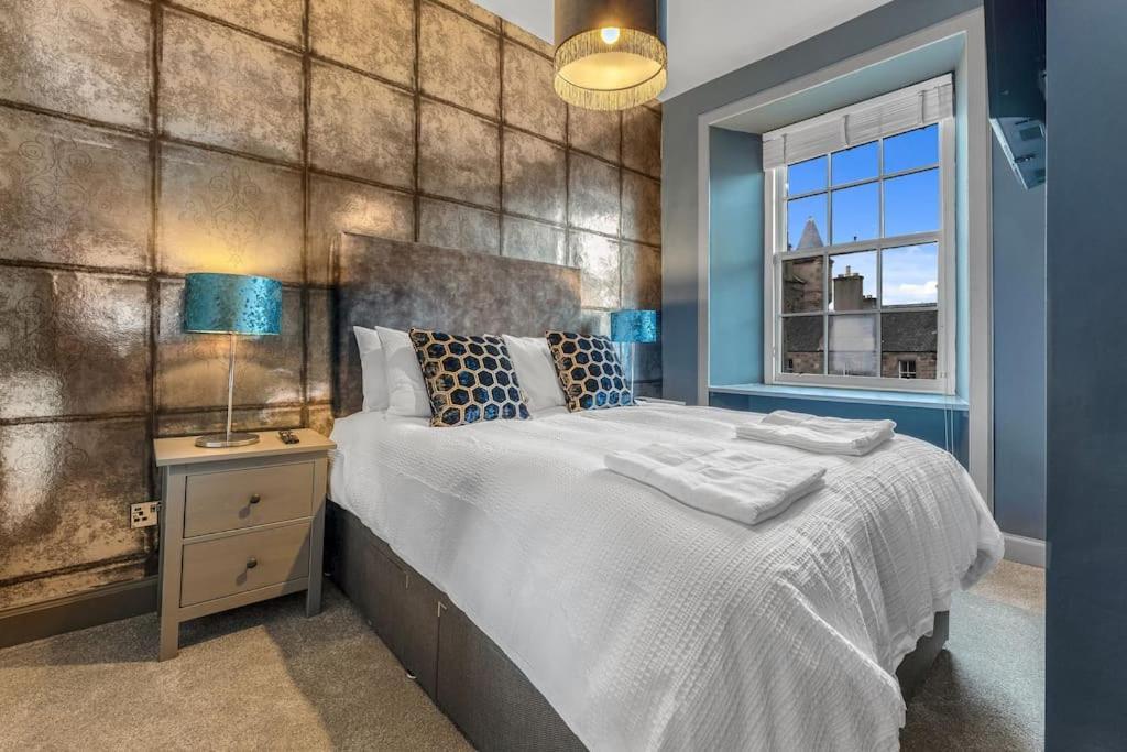 אדינבורו Boutique Modern Royal Mile Apartment Sleeps 4 מראה חיצוני תמונה