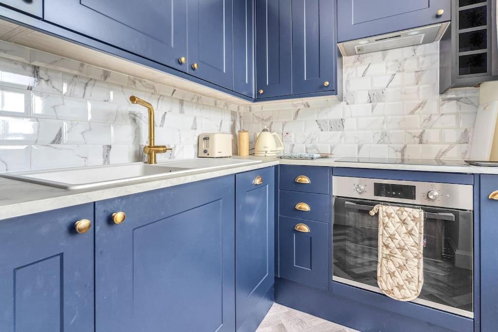 אדינבורו Boutique Modern Royal Mile Apartment Sleeps 4 מראה חיצוני תמונה